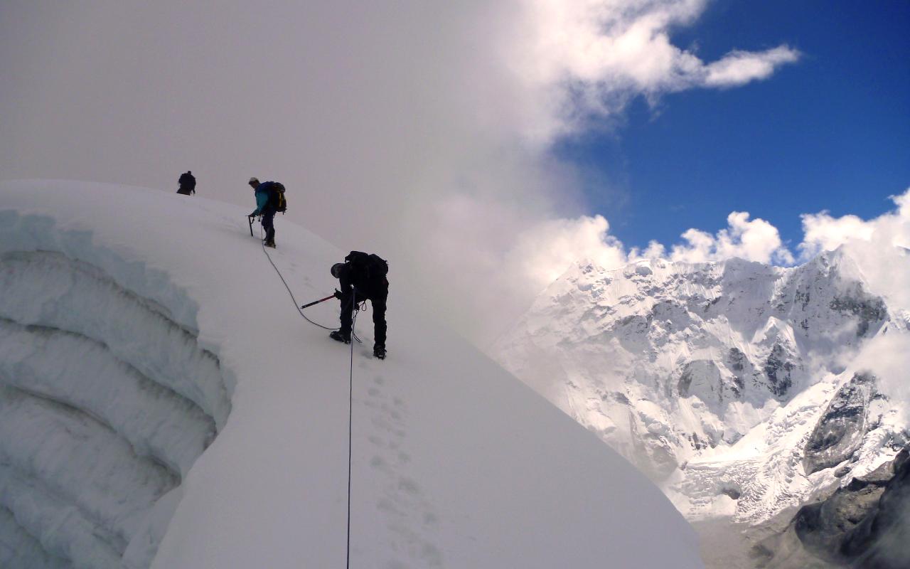 Island Peak Nepal: Complete Climbing Guide for First-Time Himalayan Climbers 3 Island Peak