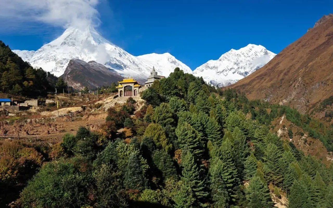 Manaslu Circuit Trek Cost Guide 2026 And 2027