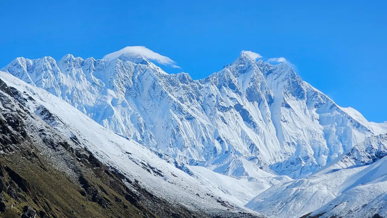 Everest Base Camp Trek Cost 2026–2027: Permits, Flights, Food, Accommodation & Guide Fees 1 Everest Base Camp Trek Guide Fees